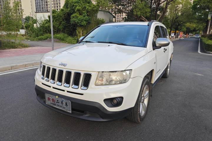 Jeep 指南者(进口) 2.0L 两驱运动版