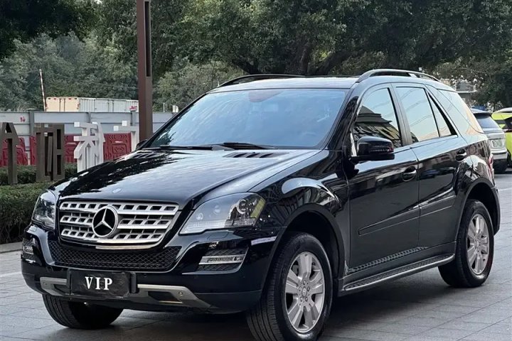 奔驰 M级 ML 300 4MATIC