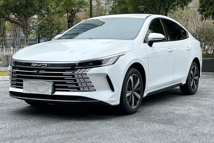 比亚迪 驱逐舰05 冠军版 DM-i 120KM 豪华型