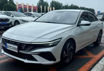 现代 伊兰特 2023款 1.5L CVT LUX尊贵版
