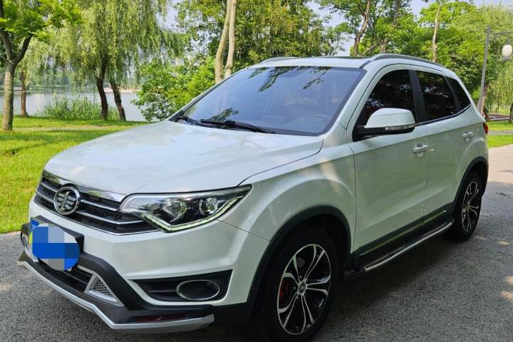 一汽 森雅R7 1.6L 自动尊贵型