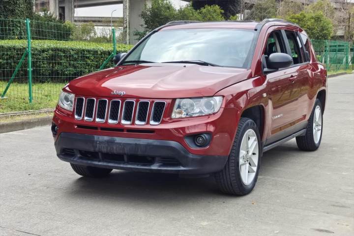 Jeep 指南者(进口) 2.0L 两驱豪华版