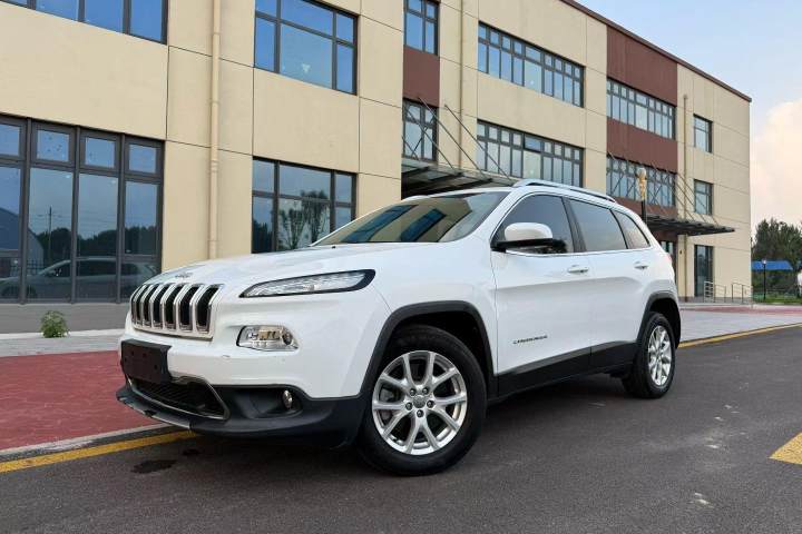 Jeep 自由光 2.0L 优越版