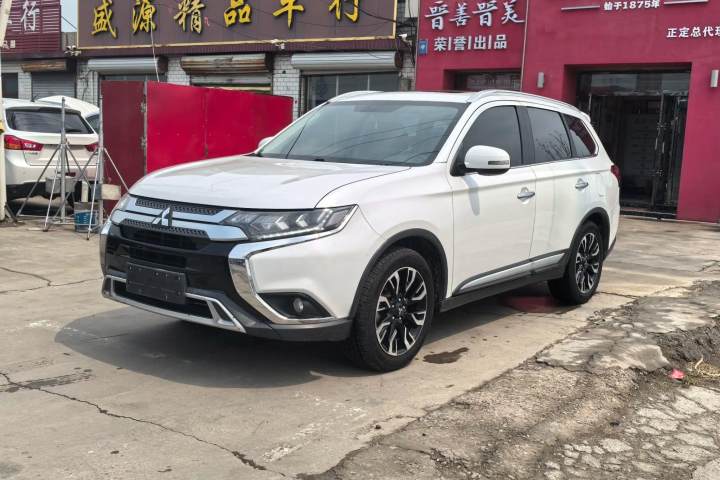 三菱 欧蓝德 2.4L 四驱致享版 5座