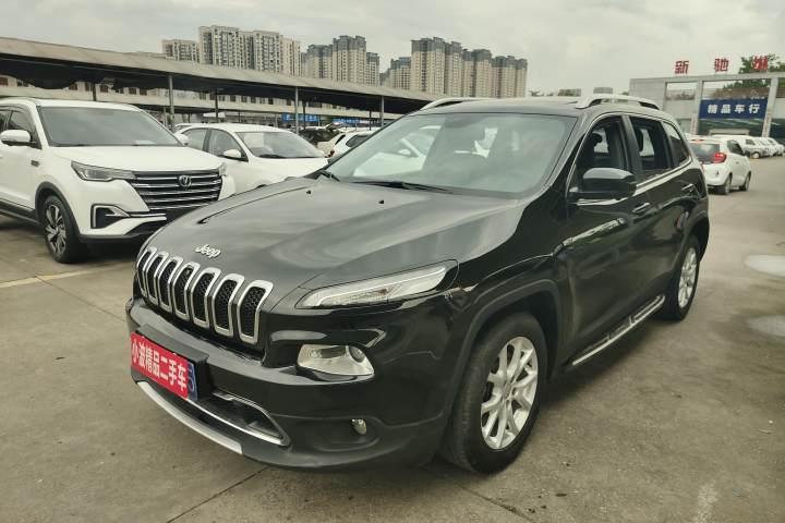 Jeep 自由光 2.0L 优越版