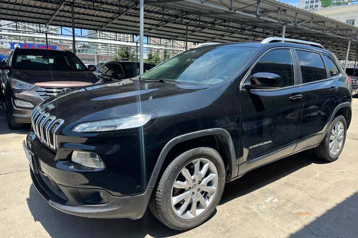 Jeep 自由光(进口) 2.4L 豪华版