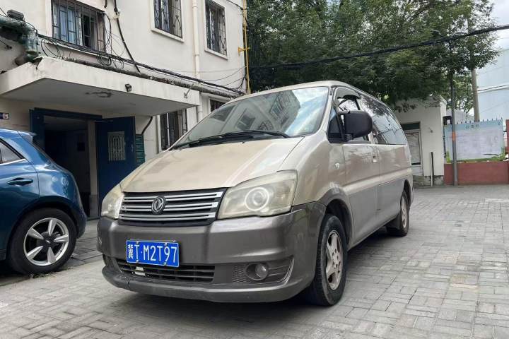 东风风行 菱智 M3 1.6L 7座豪华型