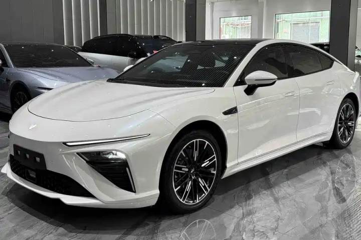 哪吒汽车 哪吒S 纯电 520km 后驱尊享版