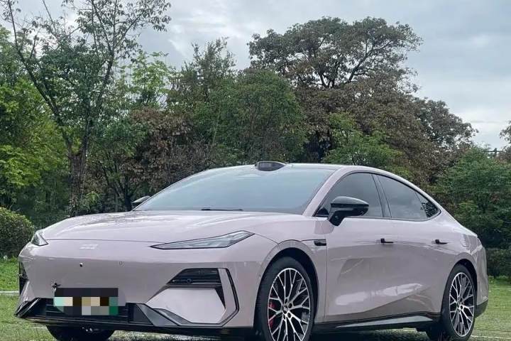 吉利银河 银河E8 550km 后驱龙腾版