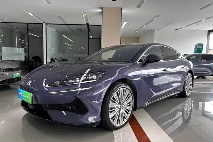 腾势 Z9 1100km 四驱Ultra版
