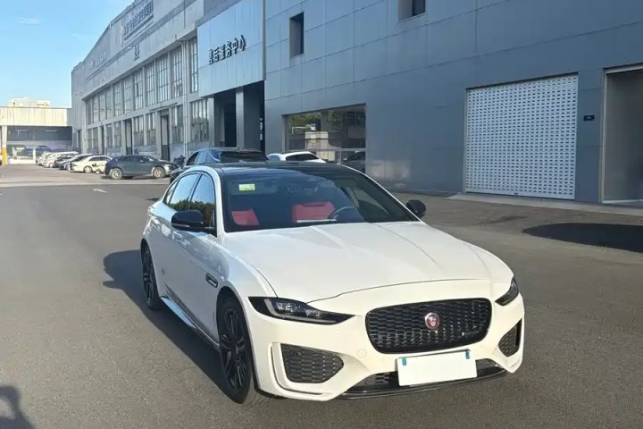 捷豹 XEL 2.0T 200PS R-DYNAMIC 青春运动版
