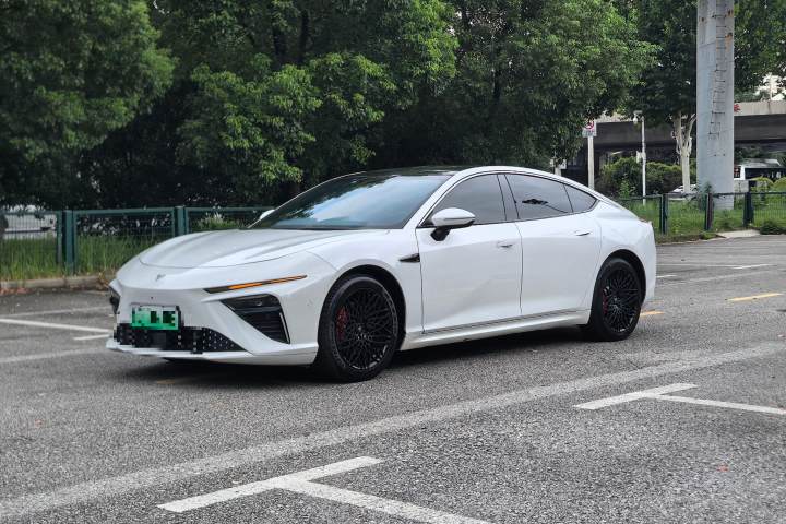 哪吒汽车 哪吒S 纯电 520km 后驱AR-HUD版