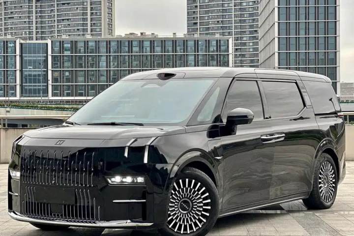极氪 009 六座行政版四驱 140kWh