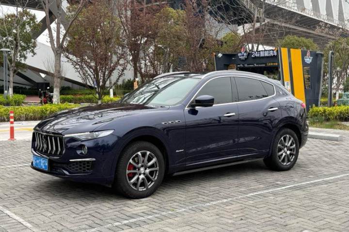 玛莎拉蒂 Levante 3.0T 尊贵蓝全球限量版 国VI