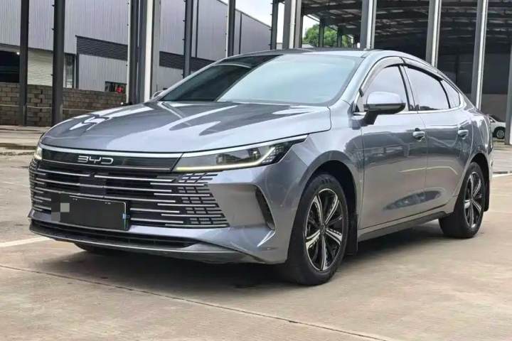 比亚迪 驱逐舰05 冠军版 DM-i 120KM 尊贵型