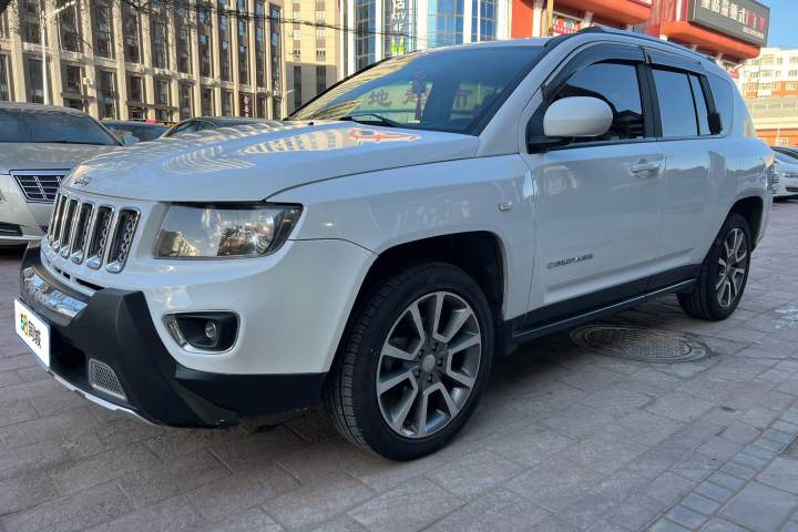 Jeep 指南者(进口) 2.0L 两驱豪华版