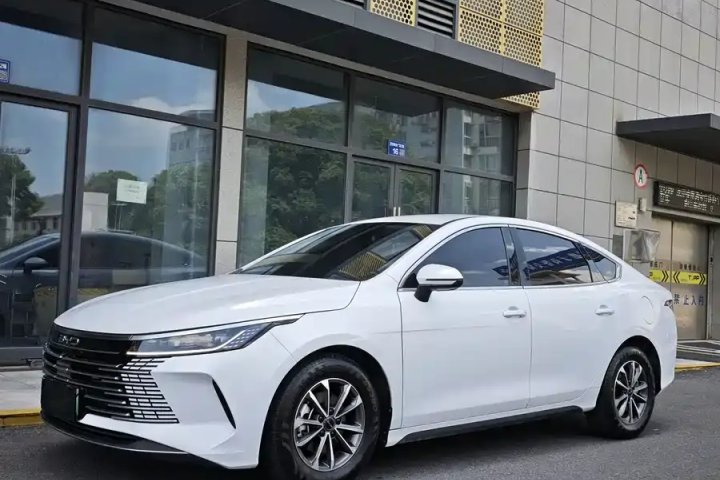 比亚迪 驱逐舰05 冠军版 DM-i 55KM 豪华型