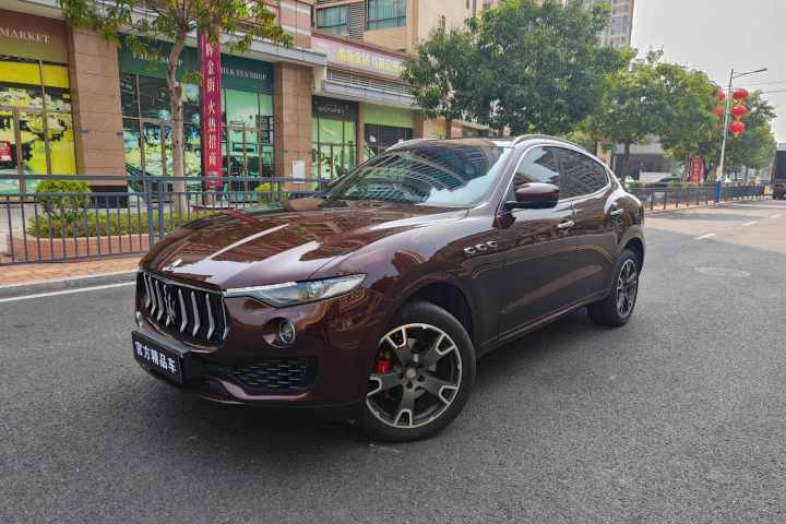 玛莎拉蒂 Levante 3.0T 标准型