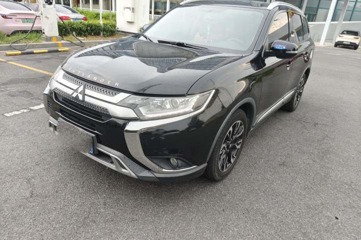 三菱 欧蓝德 2.0L 两驱畅享版 7座 国VI