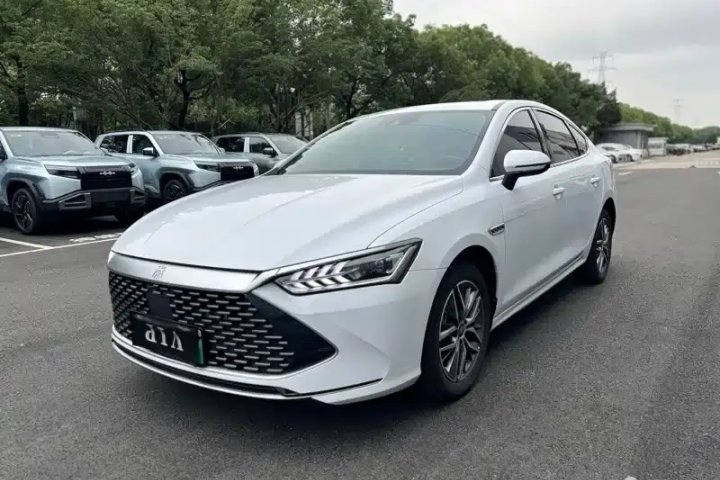 比亚迪 秦PLUS 冠军版 DM-i 120KM领先型