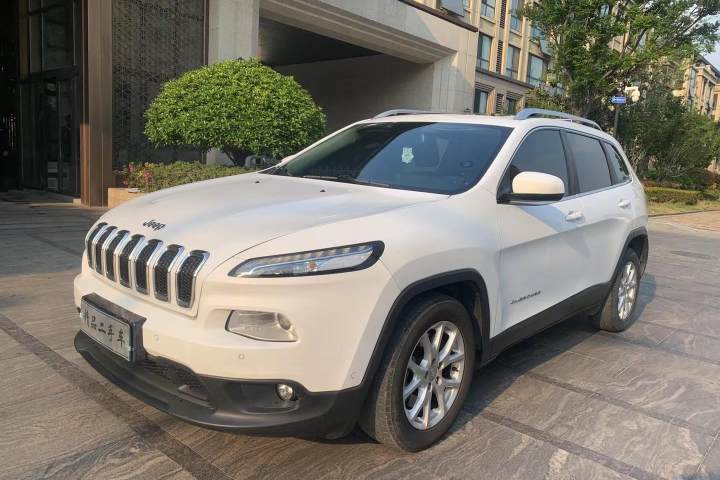 Jeep 自由光 2.4L 领先版