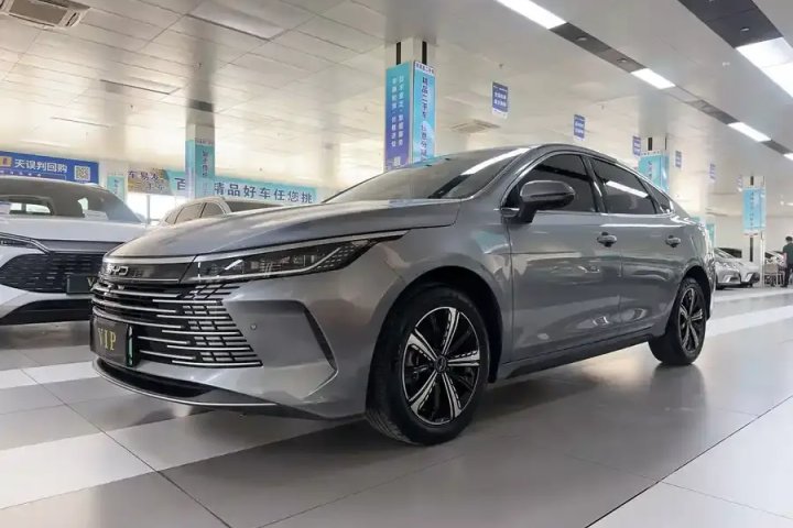 比亚迪 驱逐舰05 荣耀版 DM-i 120KM 尊贵型