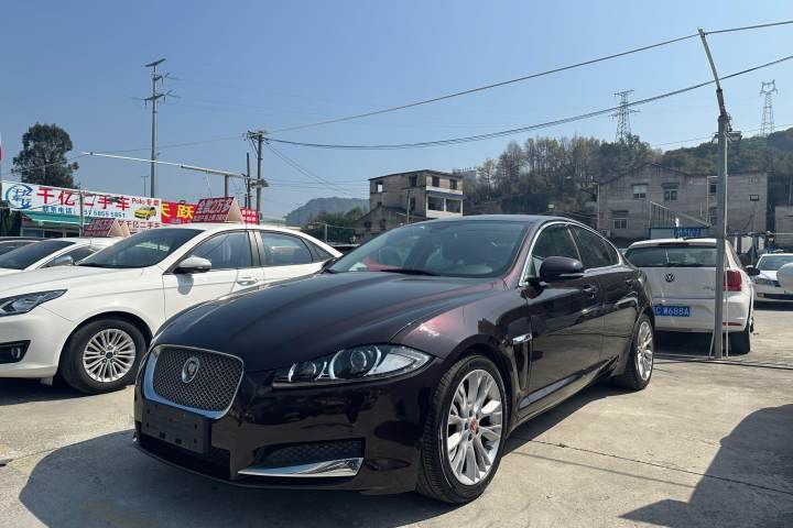 捷豹 XF XF 2.0T Sportbrake 豪华版