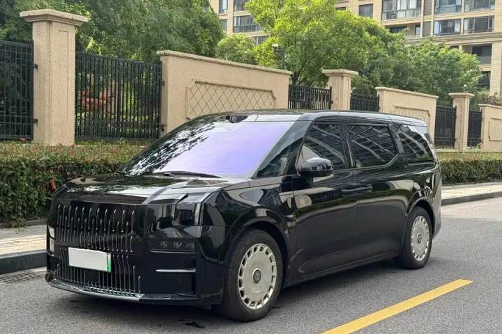 极氪 009 六座行政版四驱 108kWh