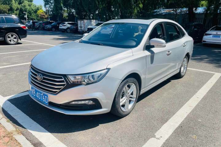 奔腾 B30 1.6L 自动豪华型