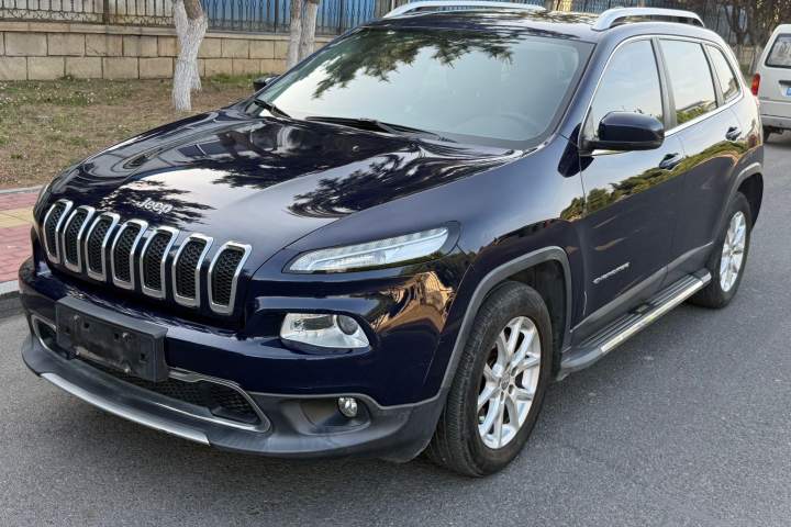 Jeep 自由光 2.4L 领先智能版