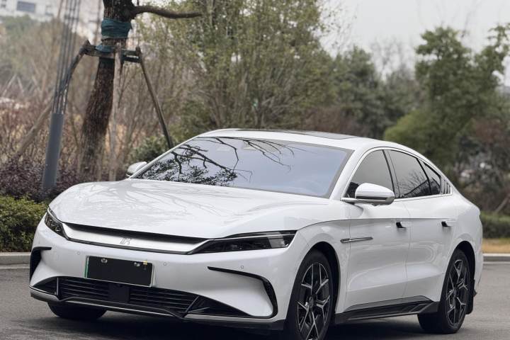 比亚迪 汉 EV 冠军版 715KM前驱尊荣型