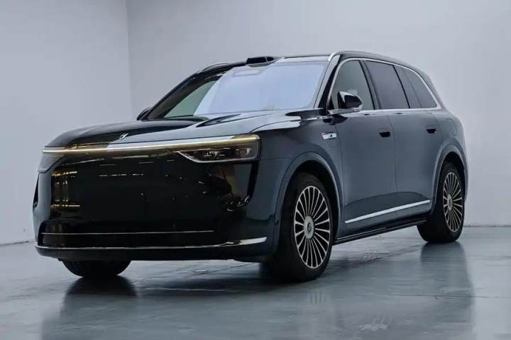 鸿蒙智行 问界M8 增程 Ultra版 53.4kWh 6座版