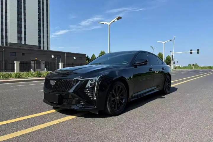 凯迪拉克 CT5 2025款 28T 赛道性能版+巅峰赛道选装包