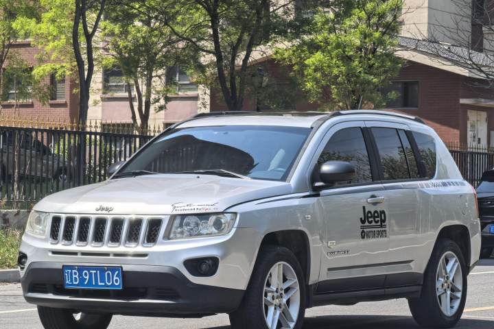 Jeep 指南者(进口) 2.4L 四驱都市版