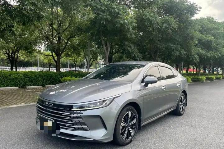 比亚迪 驱逐舰05 DM-i 120KM 领航荣耀版