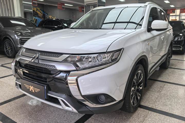 三菱 欧蓝德 2.0L 两驱畅行版 5座