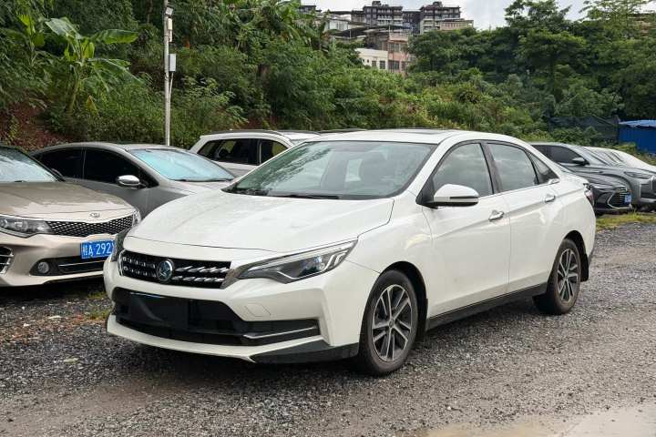 启辰 D60 1.6L CVT智联精英版