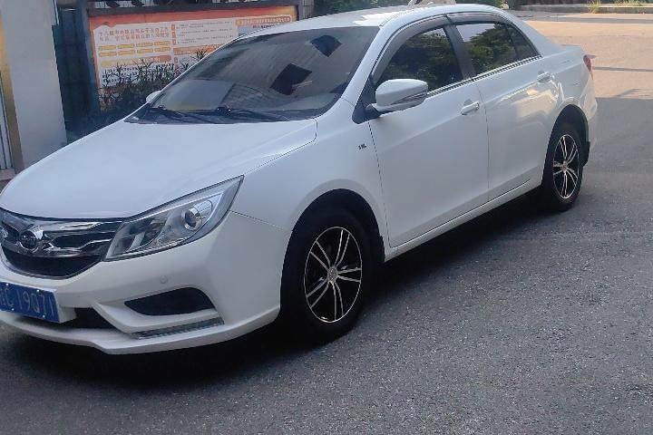 比亚迪 速锐 1.5L 手动尊享型