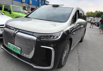 岚图汽车 岚图梦想家 2025款 PHEV 四驱旗舰乾崑版