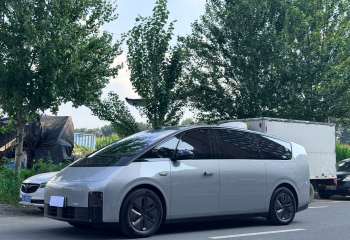 理想汽车 理想MEGA 2025款 Home 家庭特别版