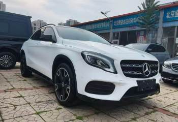 奔驰 GLA 2018款 GLA 220 4MATIC 运动型
