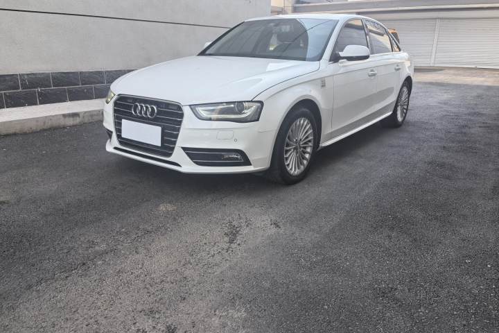 奥迪 A4L 2016款 35 TFSI 典藏版 自动标准型