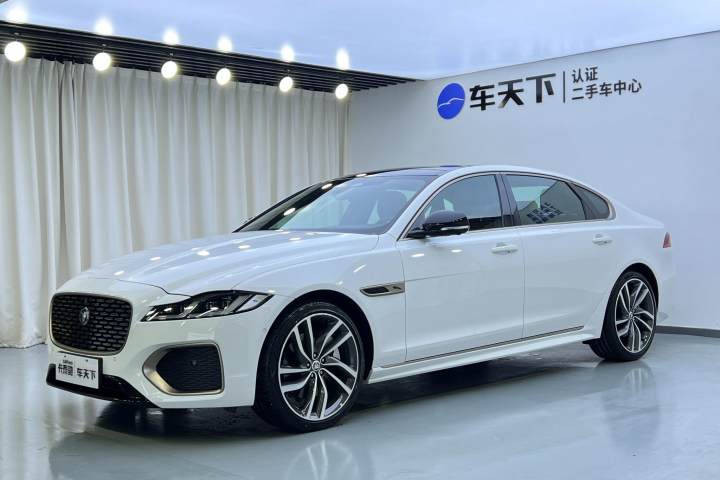 捷豹 XFL 2024款 2.0T P300 四驱旗舰运动鎏金版