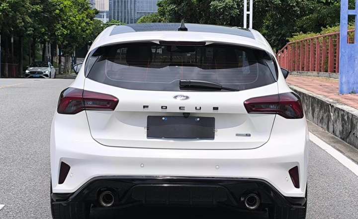 福特 福克斯 2022款 两厢 EcoBoost 180 自动ST Line
