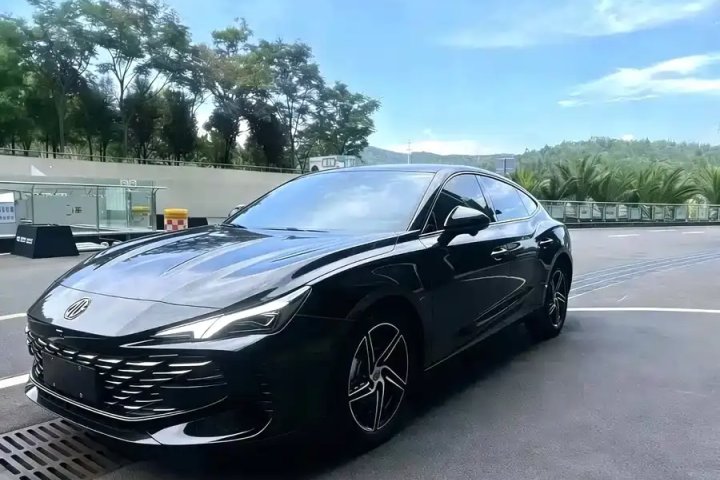 名爵 MG7 2.0T 自动猎美奢享版