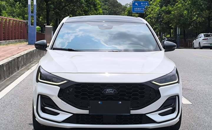 福特 福克斯 2022款 两厢 EcoBoost 180 自动ST Line