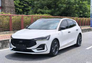 福特 福克斯 2022款 两厢 EcoBoost 180 自动ST Line