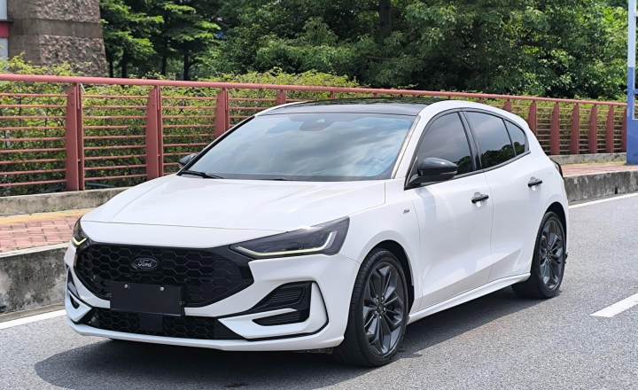 福特 福克斯 2022款 两厢 EcoBoost 180 自动ST Line