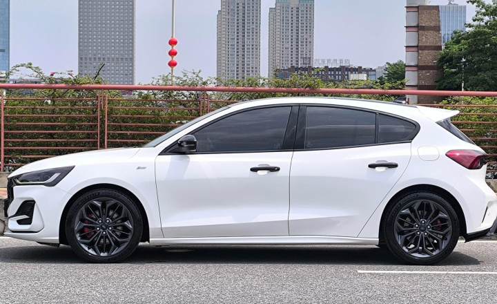 福特 福克斯 2022款 两厢 EcoBoost 180 自动ST Line