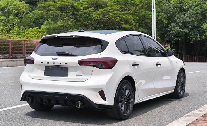 福特 福克斯 2022款 两厢 EcoBoost 180 自动ST Line